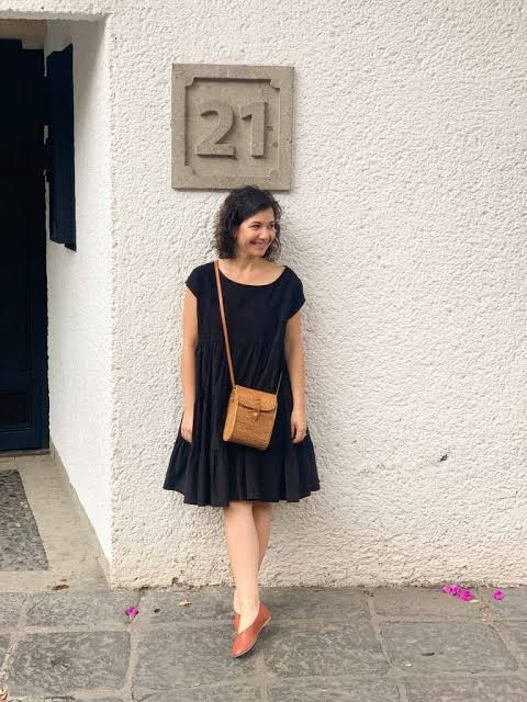 Minimalist Black Dress with Woven Bag for City Strolls — Mexico City Outfits