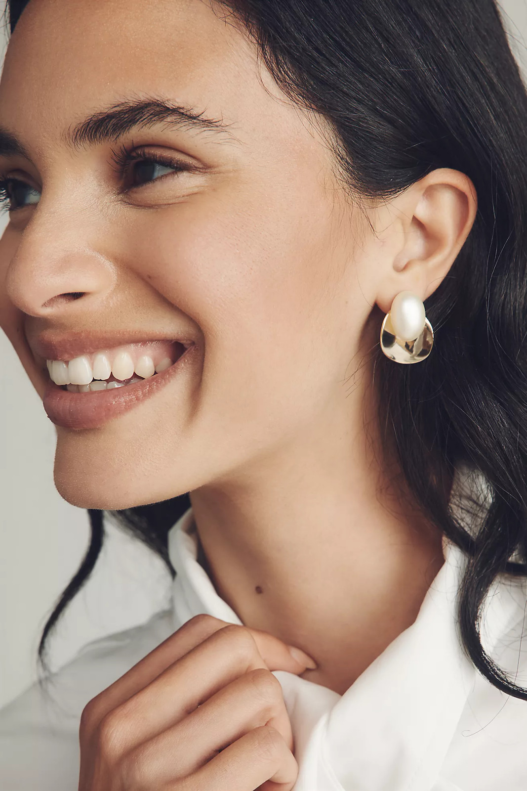 Modern Pearl Studs with a White Collared Shirt Modern Pearl Studs with a White Collared Shirt — Pearl Earrings Outfits