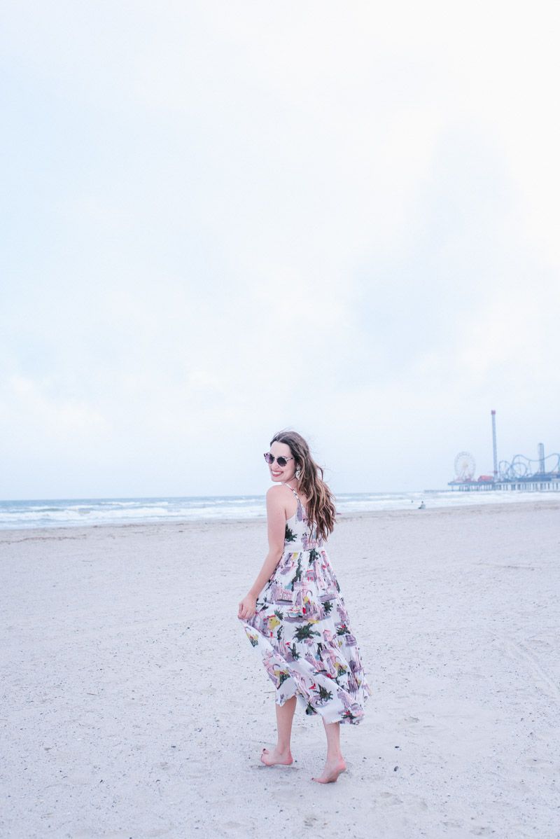 Floral Maxi Dress with Cityscape Print for Beach Occasions Floral Maxi Dress with Cityscape Print for Beach Occasions — Texas Outfits