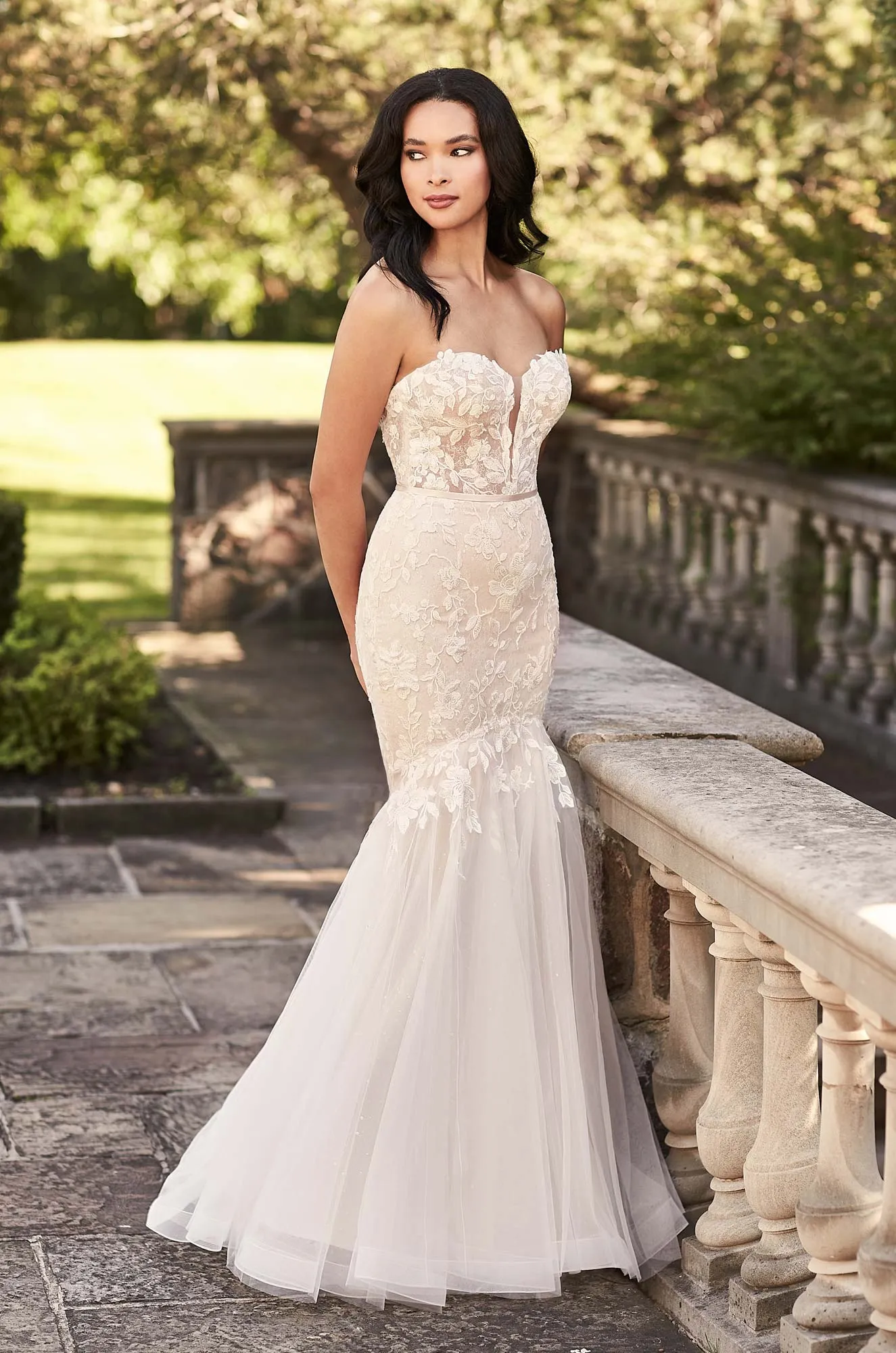 Bridal Elegance: Strapless Lace Mermaid Wedding Dress Bridal Elegance: Strapless Lace Mermaid Wedding Dress — Outfits for Hourglass Shape