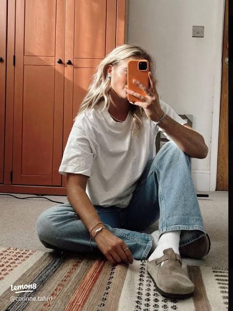 Casual Grey Clogs with Jeans and White T-Shirt Casual Grey Clogs with Jeans and White T-Shirt — Birkenstock Boston Outfits