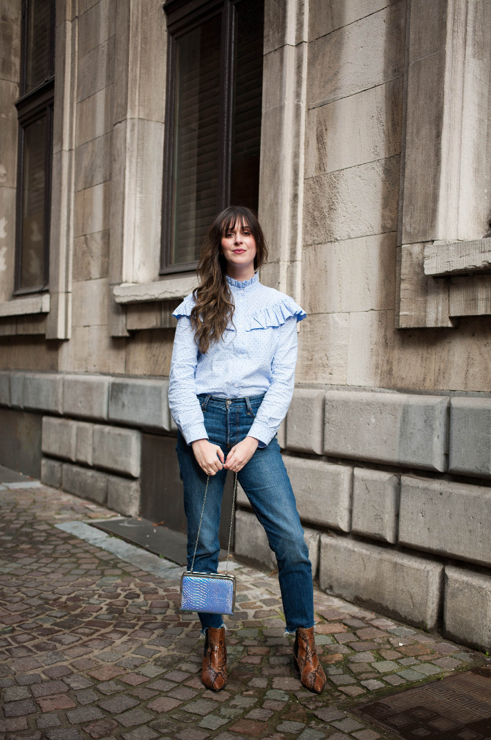 Smart Casual: Medium Wash Jeans and Ruffle Blouse Smart Casual: Medium Wash Jeans and Ruffle Blouse — Levi's Outfits