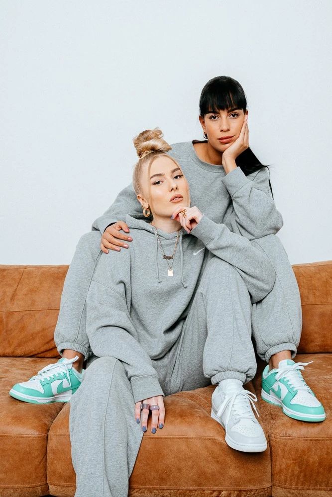 Teal-Accented Nike Dunks with Grey Loungewear Teal-Accented Nike Dunks with Grey Loungewear — Nike Dunk Outfits