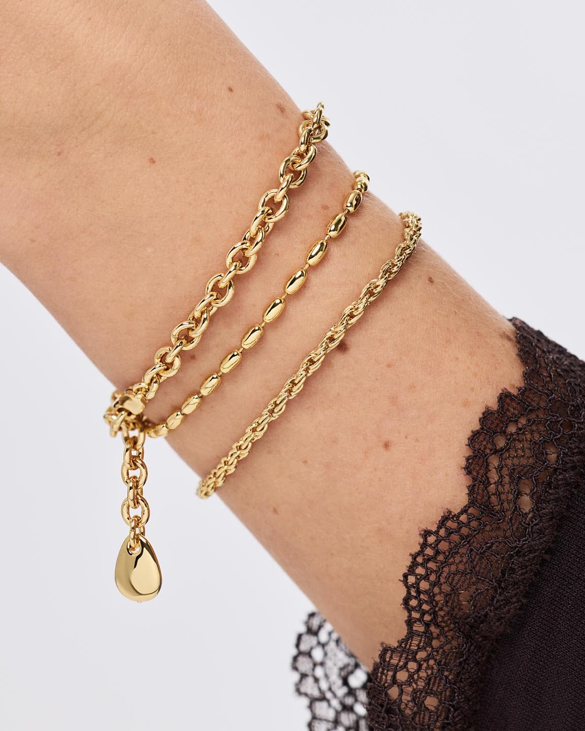 Minimalist Gold Charm Bracelet with Pebble Design Minimalist Gold Charm Bracelet with Pebble Design — Charm Bracelets