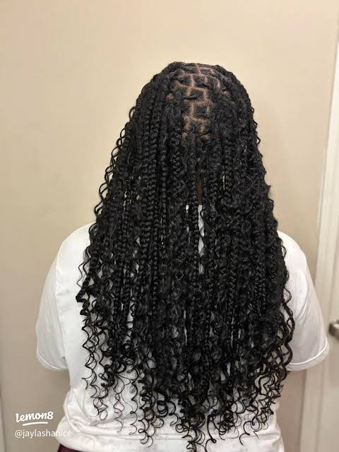 Collarbone Ombre Knotless Braids with Defined Curls — Knotless Braids with Curls