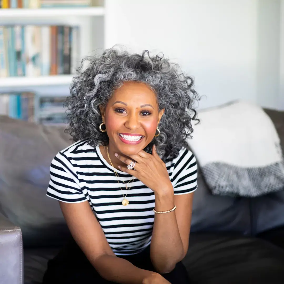 Bold Stripes: Black and White T-Shirt for a Casual Headshot Vibe — Headshot Outfits