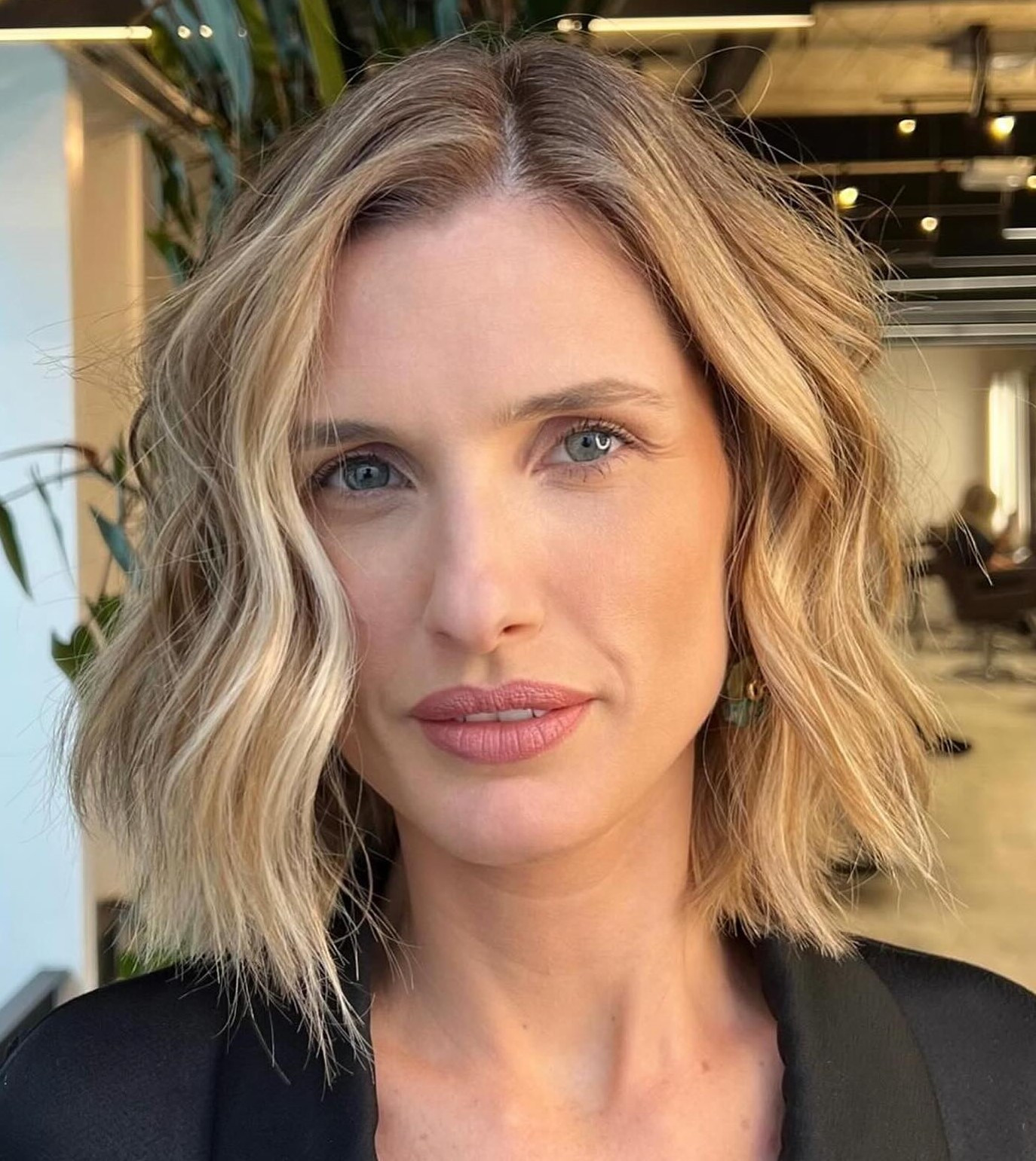 Blonde Bob With Loose Waves Blonde Bob With Loose Waves — Hairstyles for Receding Hairline Women