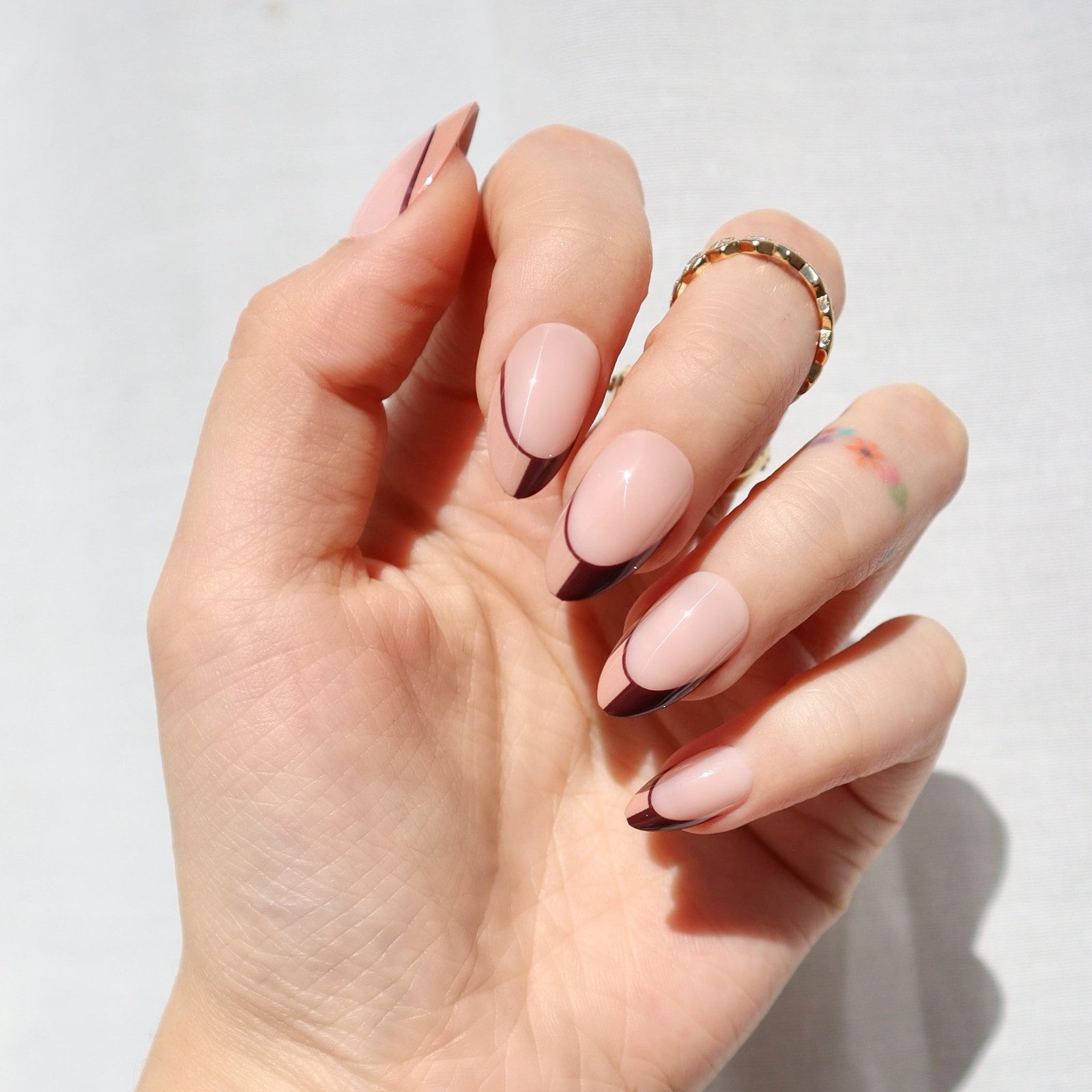 Sheer Nude Short Almonds with Dark Brown Tips Sheer Nude Short Almonds with Dark Brown Tips — Two Tone Nails