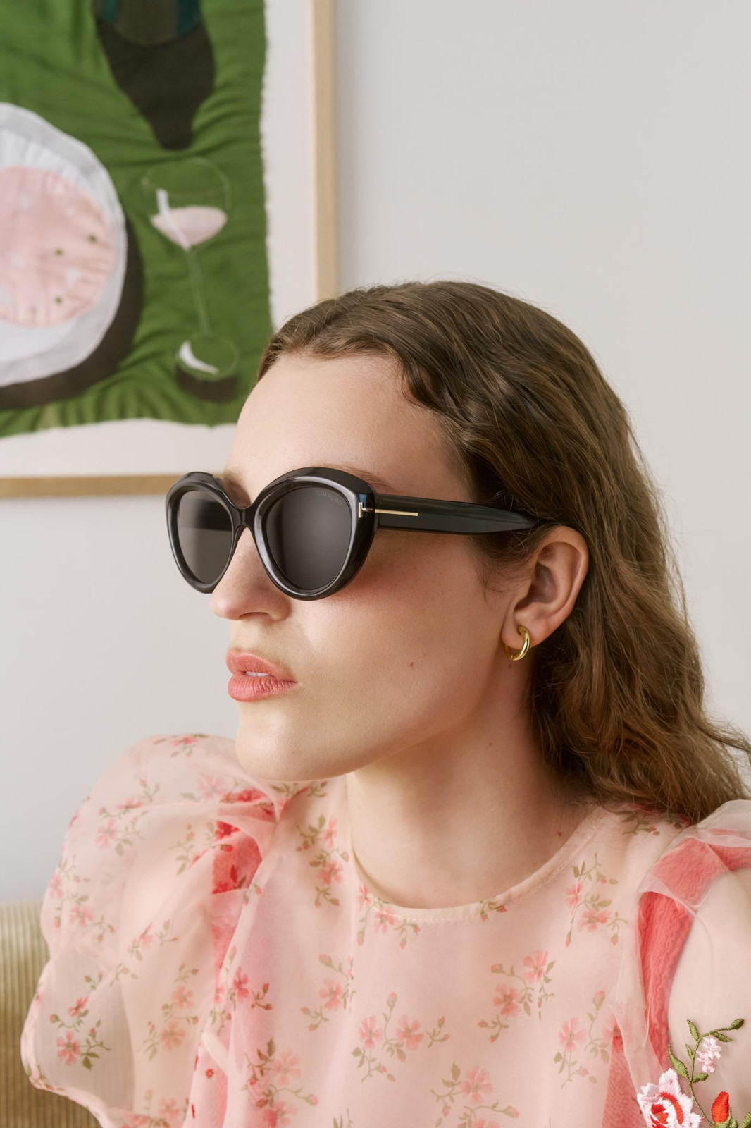 Feminine Edge: Black Cat-Eye Sunglasses with Puff Sleeve Top — Sunglasses for Oval Face