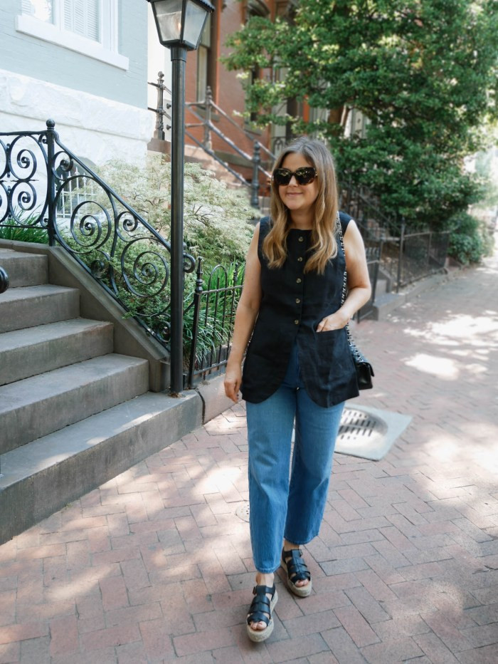 Chic Black Linen Vest with Straight Cut for Casual Flair Chic Black Linen Vest with Straight Cut for Casual Flair — Vests