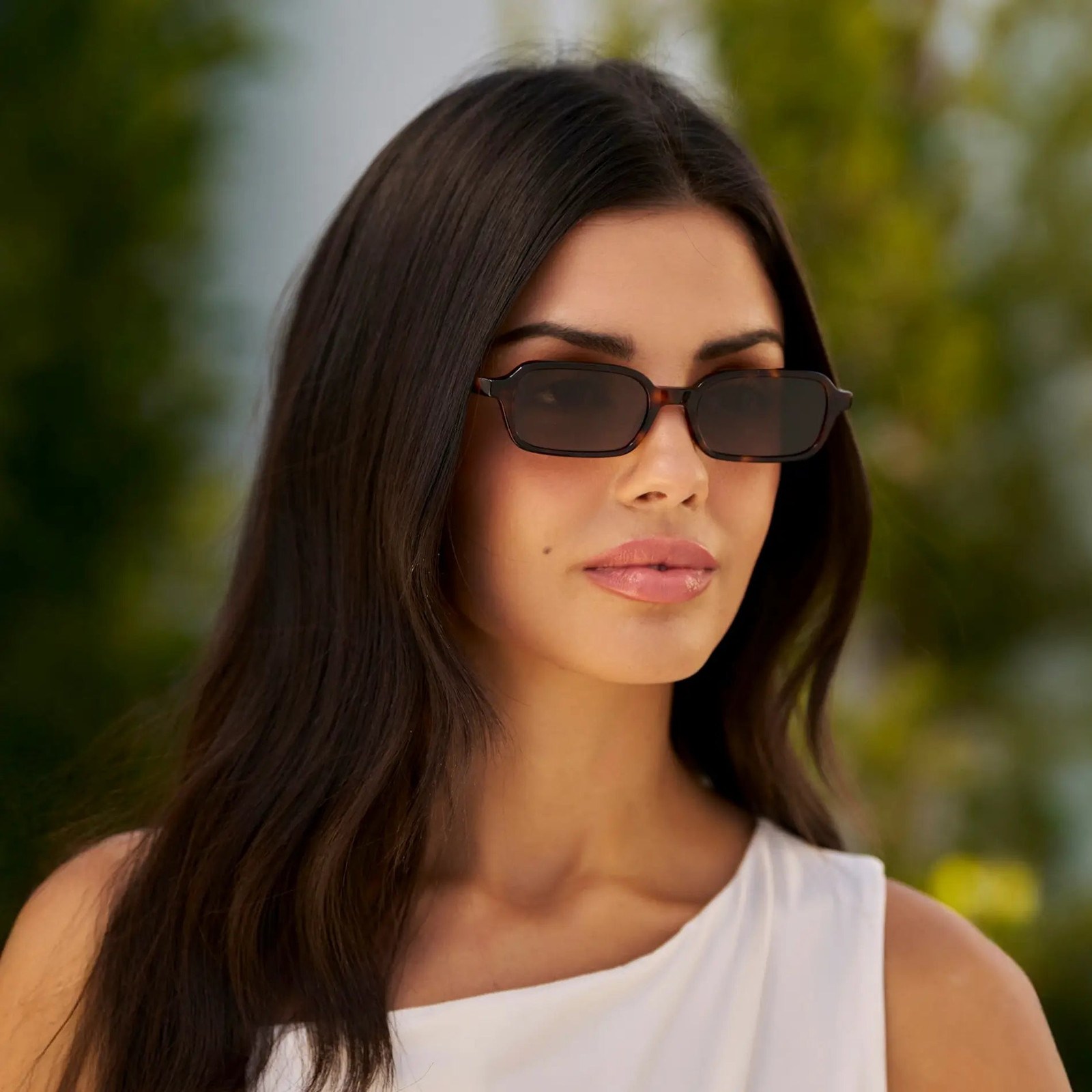 Tortoiseshell Rectangle Sunglasses with White Top Tortoiseshell Rectangle Sunglasses with White Top — Rectangle Sunglasses Outfits