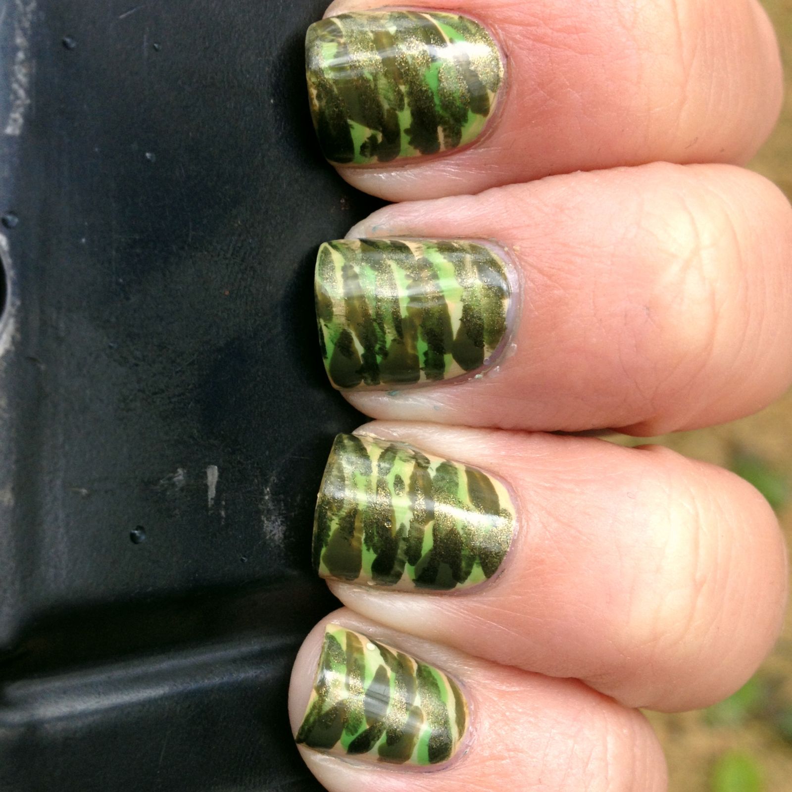 Vertical Green Camo with Gold Shimmer Vertical Green Camo with Gold Shimmer — Camo Nails