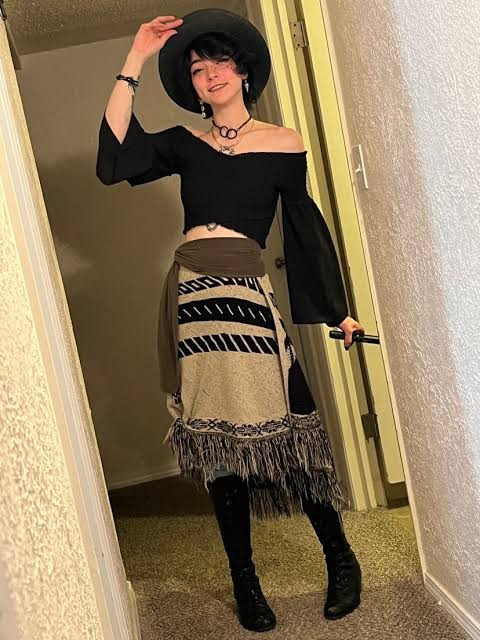 Off-The-Shoulder Top Layered Skirt Outfit Idea Off-The-Shoulder Top Layered Skirt Outfit Idea — Witchy Outfits