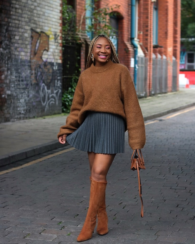 Grey Pleated Mini Skirt with Oversized Knit Sweater for Fall — Skirt Outfits