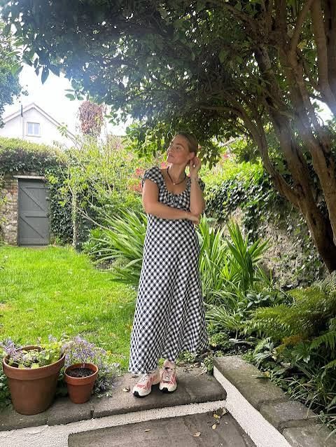 Casual Dress: Checkered Midi with White and Pink Salomon Sneakers Casual Dress: Checkered Midi with White and Pink Salomon Sneakers — Salomon Outfits