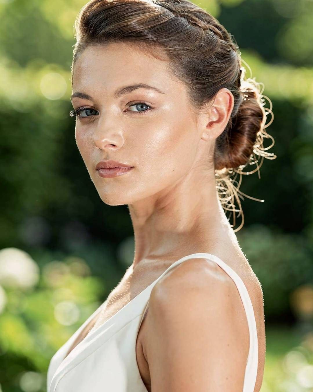 Light Brown Visual Idea — Prom Hairstyles for Medium Hair