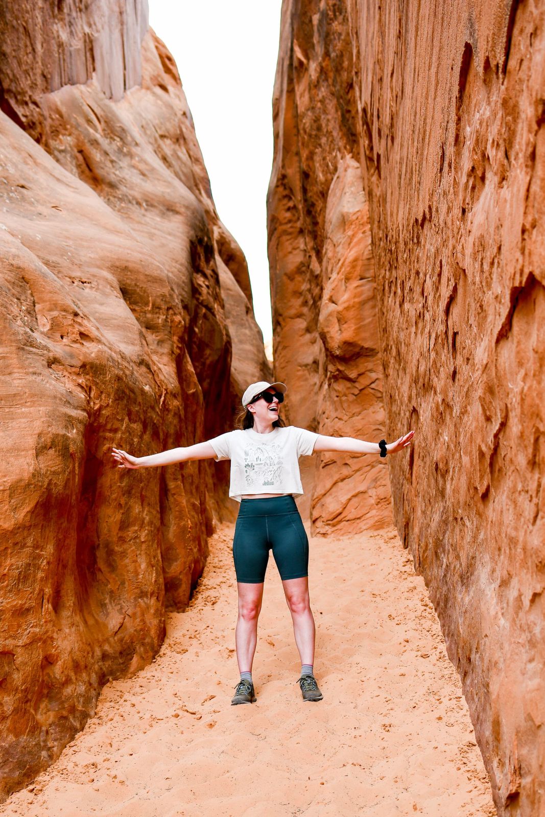 Active Hiking Outfit in Red Rock Country Active Hiking Outfit in Red Rock Country — Utah Outfits