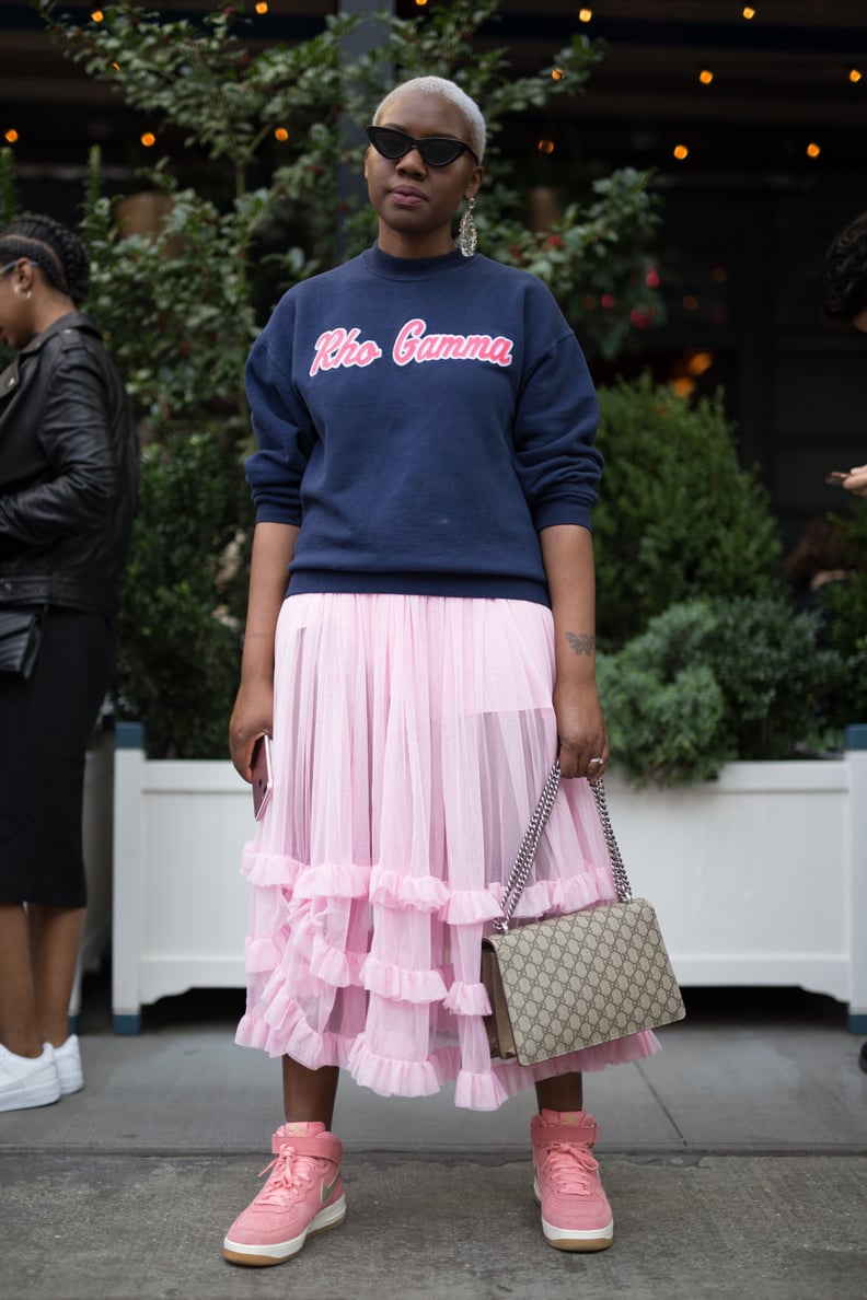 Voluminous Tulle Skirt with Sweatshirt and Pink Sneakers Voluminous Tulle Skirt with Sweatshirt and Pink Sneakers — Sneakers Outfits