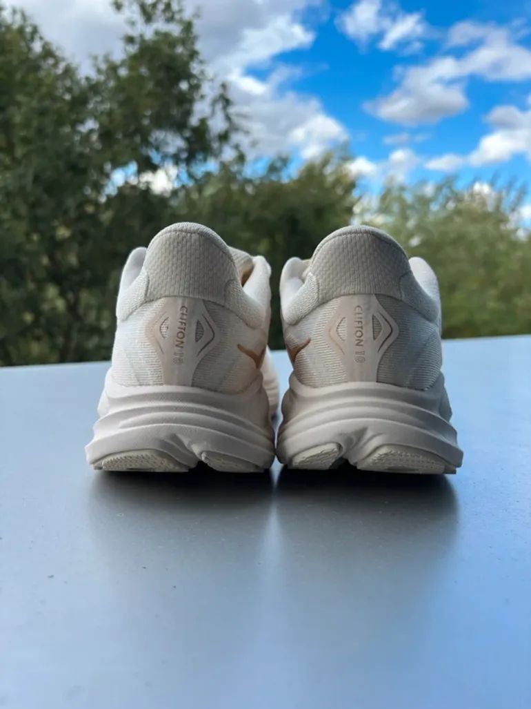 Light Beige Hoka Clifton 9 Sneakers for Everyday Wear Hoka Outfits