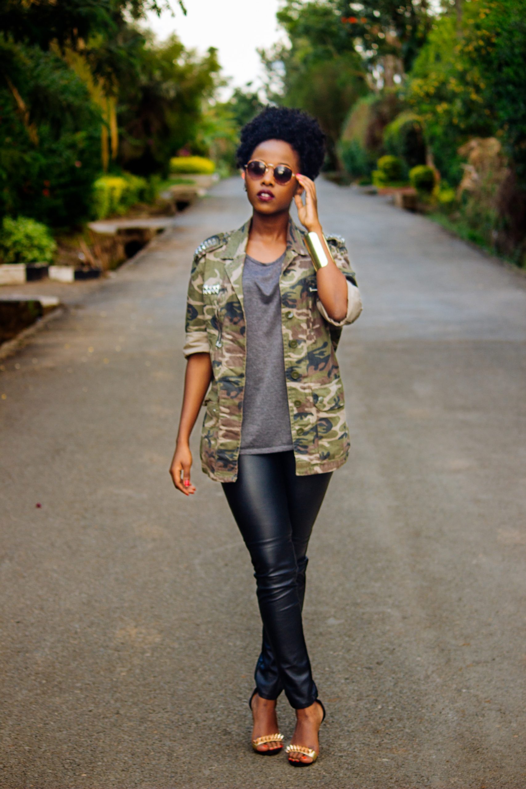 Camo Utility Jacket over Grey Tee and Skinny Pants Camo Utility Jacket over Grey Tee and Skinny Pants — Camo Outfits