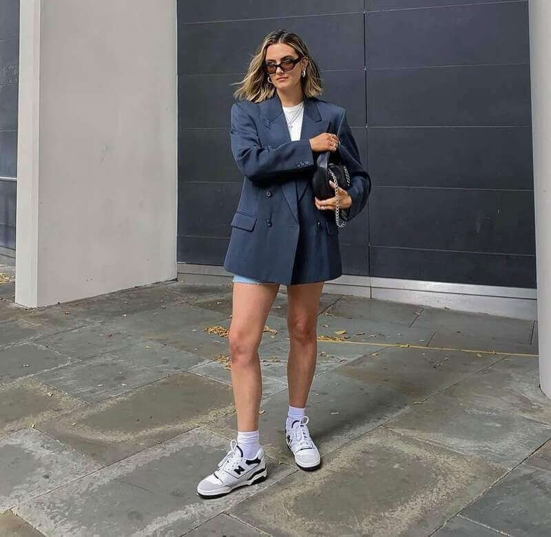 Blue-Grey Oversized Blazer with Denim Shorts and T-shirt Blue-Grey Oversized Blazer with Denim Shorts and T-shirt — New Balance 550 Outfits