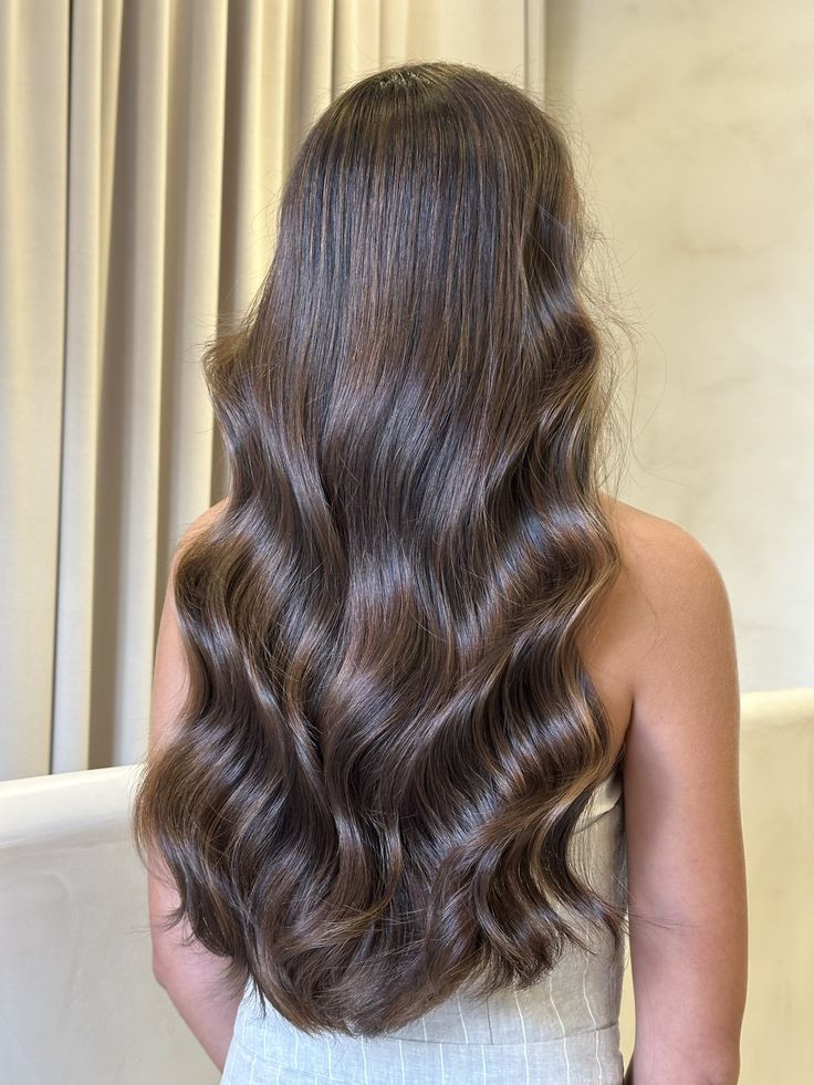 Loose Flowing Waves Visual Idea Loose Flowing Waves Visual Idea — Expensive Brunette