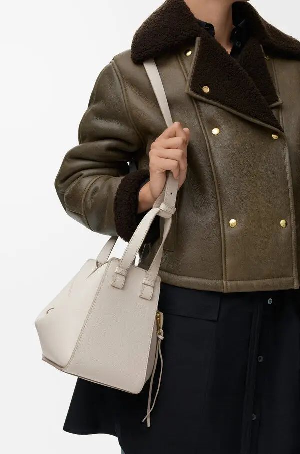 Fashionable Outerwear with a Cream Leather Handbag — Loewe Bag Outfits