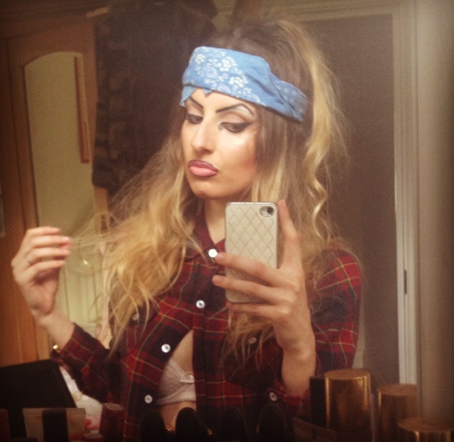 Plaid and Bandana: Casual Shirt Over White Bra Plaid and Bandana: Casual Shirt Over White Bra — Chola Outfits