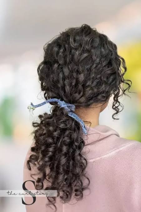Low Collarbone Ponytail With Loose Curls — Curly Ponytail