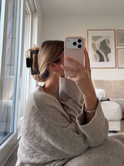 Collarbone Visual Idea Collarbone Visual Idea — Hair Clip Hairstyles