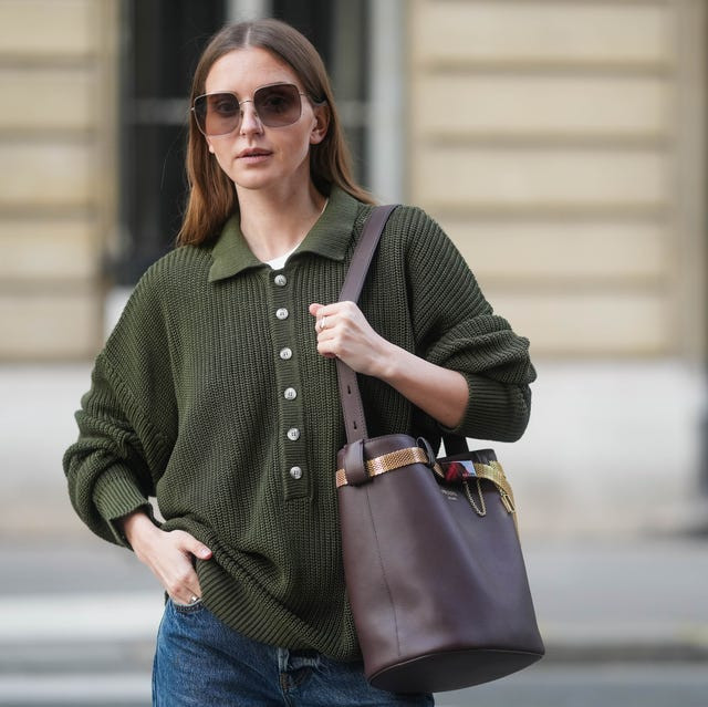 Relaxed Comfort: Brown Bucket Bag with Olive Knit Sweater — Bucket Bag Outfits