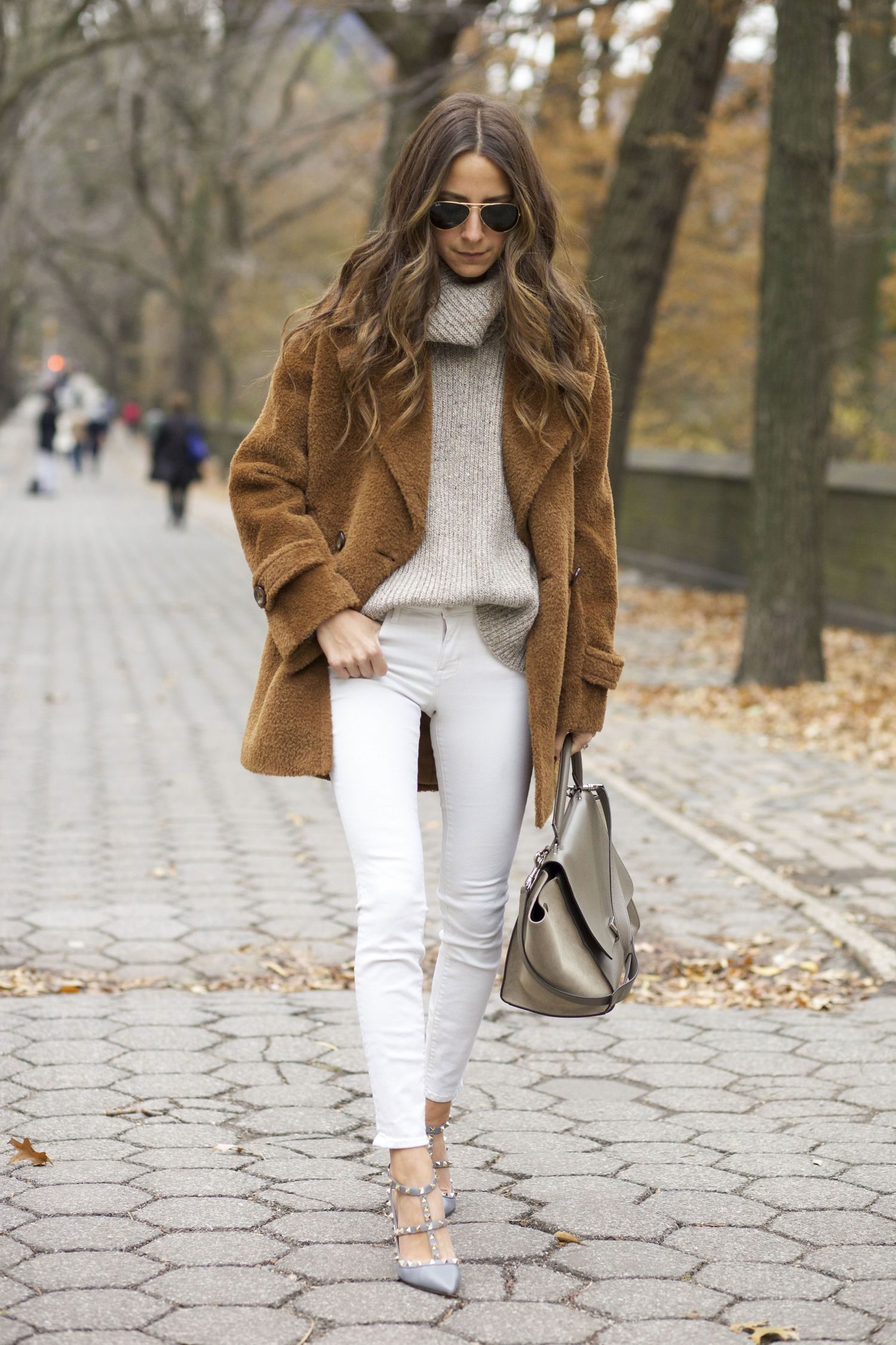 Casual Transitional Outfit with White Jeans Casual Transitional Outfit with White Jeans — White Outfits