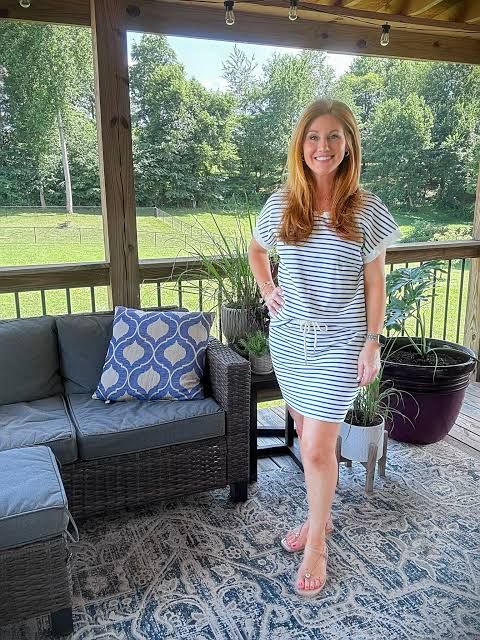Striped Sheath Dress for Petite Summer Style — Outfits for Short Women