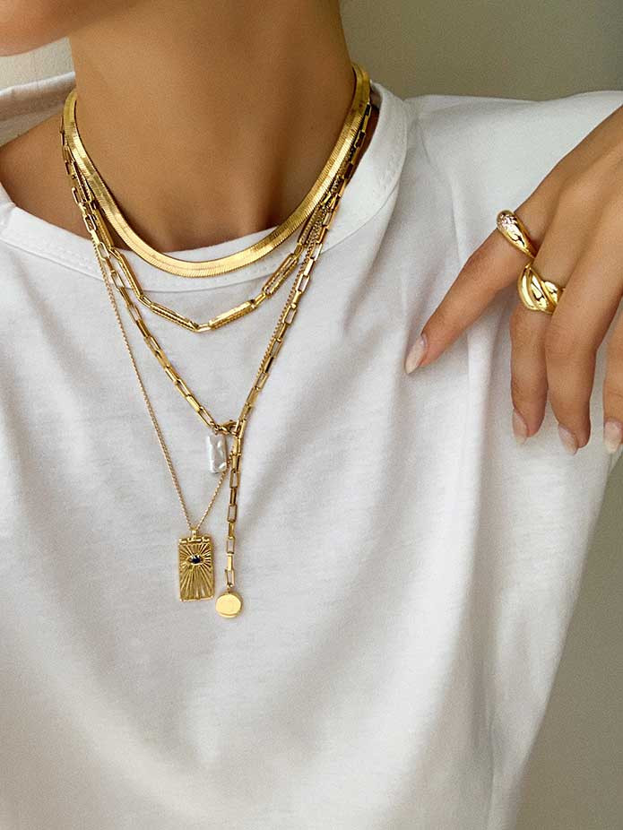 White T-Shirt Layered Chunky Gold Chains with Pearl and Pendant — Chunky Gold Necklaces