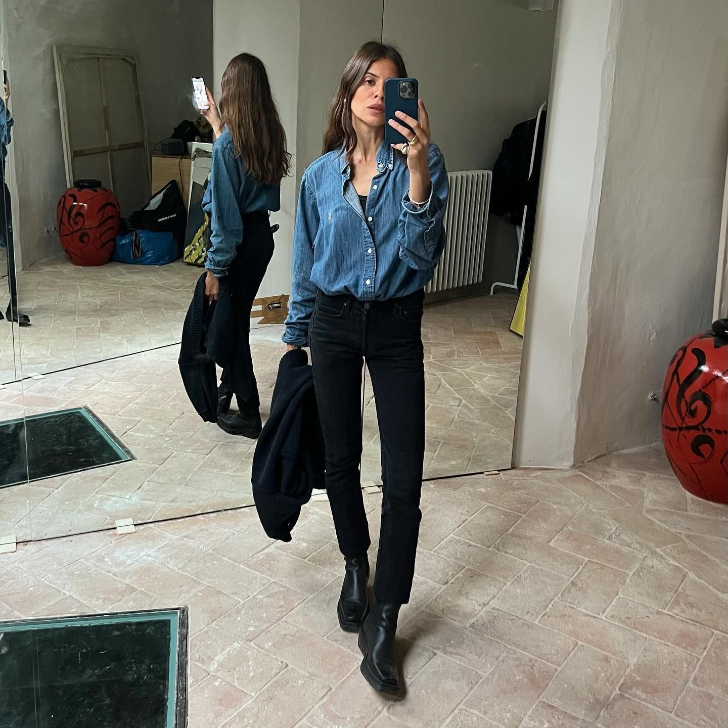 Denim Shirt and Black Jeans for a Classic Casual Date Denim Shirt and Black Jeans for a Classic Casual Date — Coffee Date Outfits