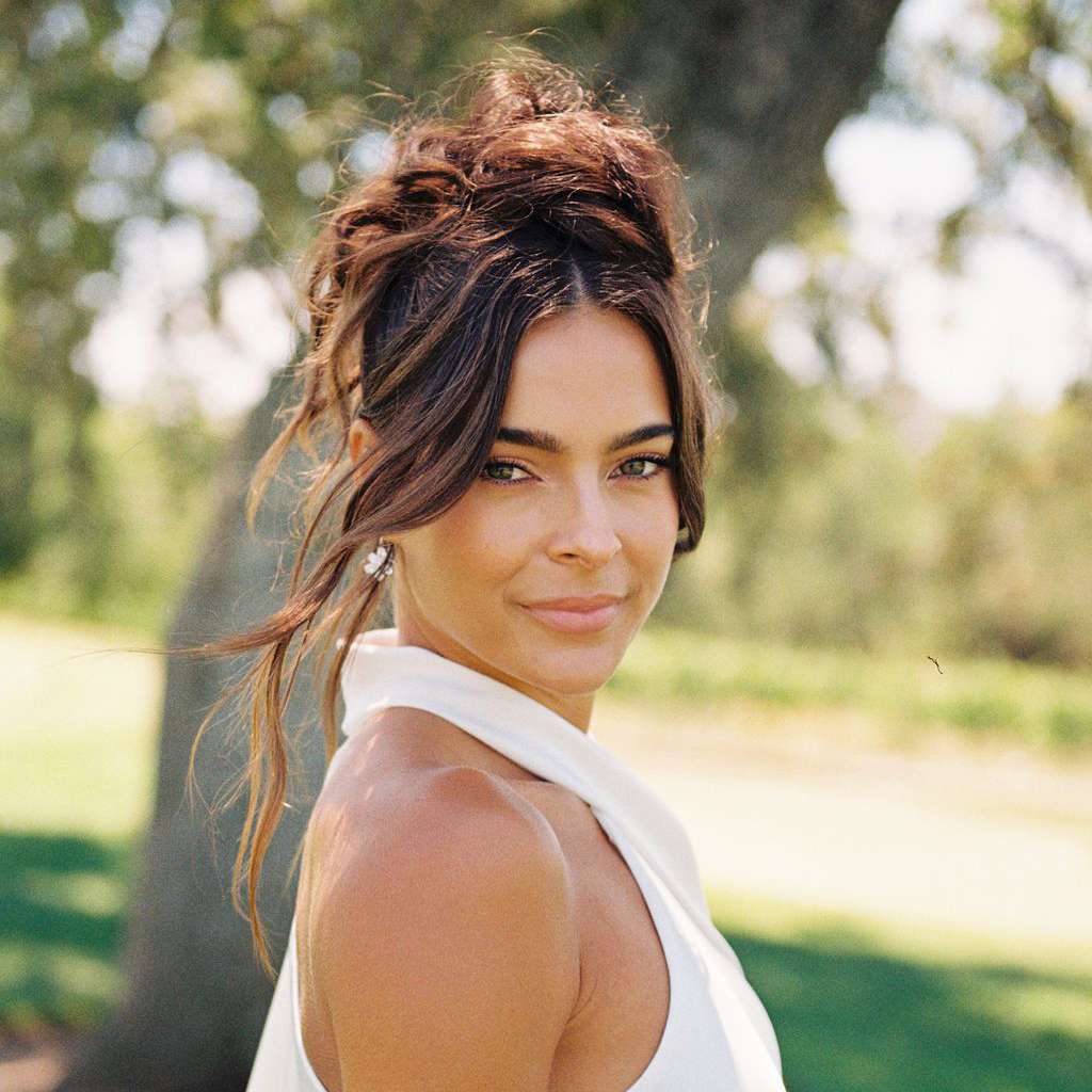Low Messy Bun With Soft Texture Low Messy Bun With Soft Texture — Bun Hairstyles