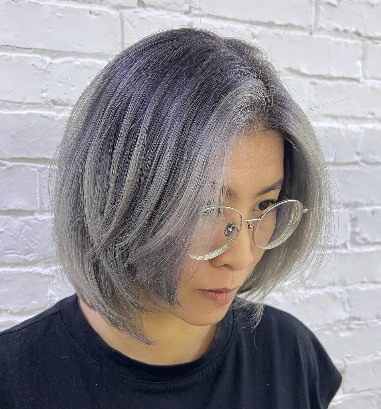 Collarbone Gray Bob With Soft Layers