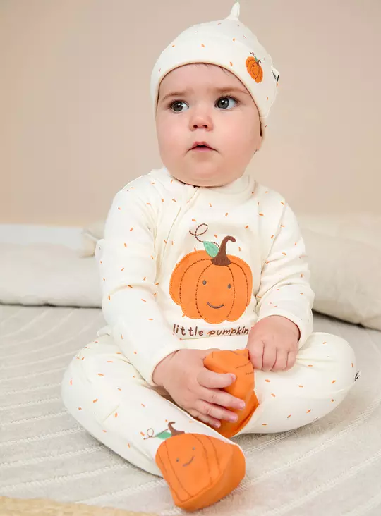 Playful Pumpkin Graphic Onesie and Hat for Casual Days Playful Pumpkin Graphic Onesie and Hat for Casual Days — Baby Outfits