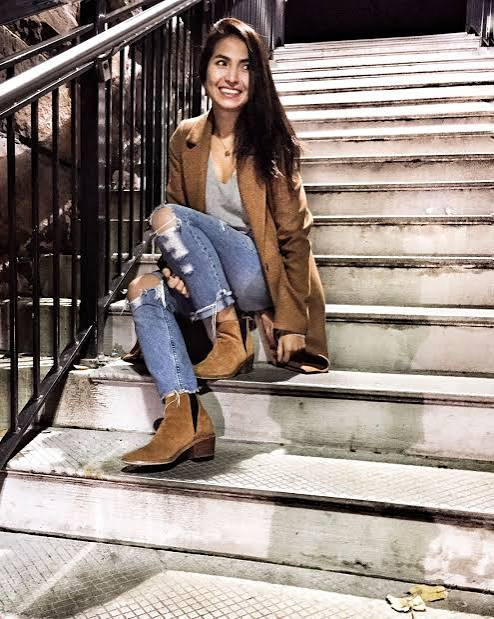 Brown Blazer and Ripped Jeans with Ankle Cowboy Boots Brown Blazer and Ripped Jeans with Ankle Cowboy Boots — Cowboy Boots with Jeans Outfits