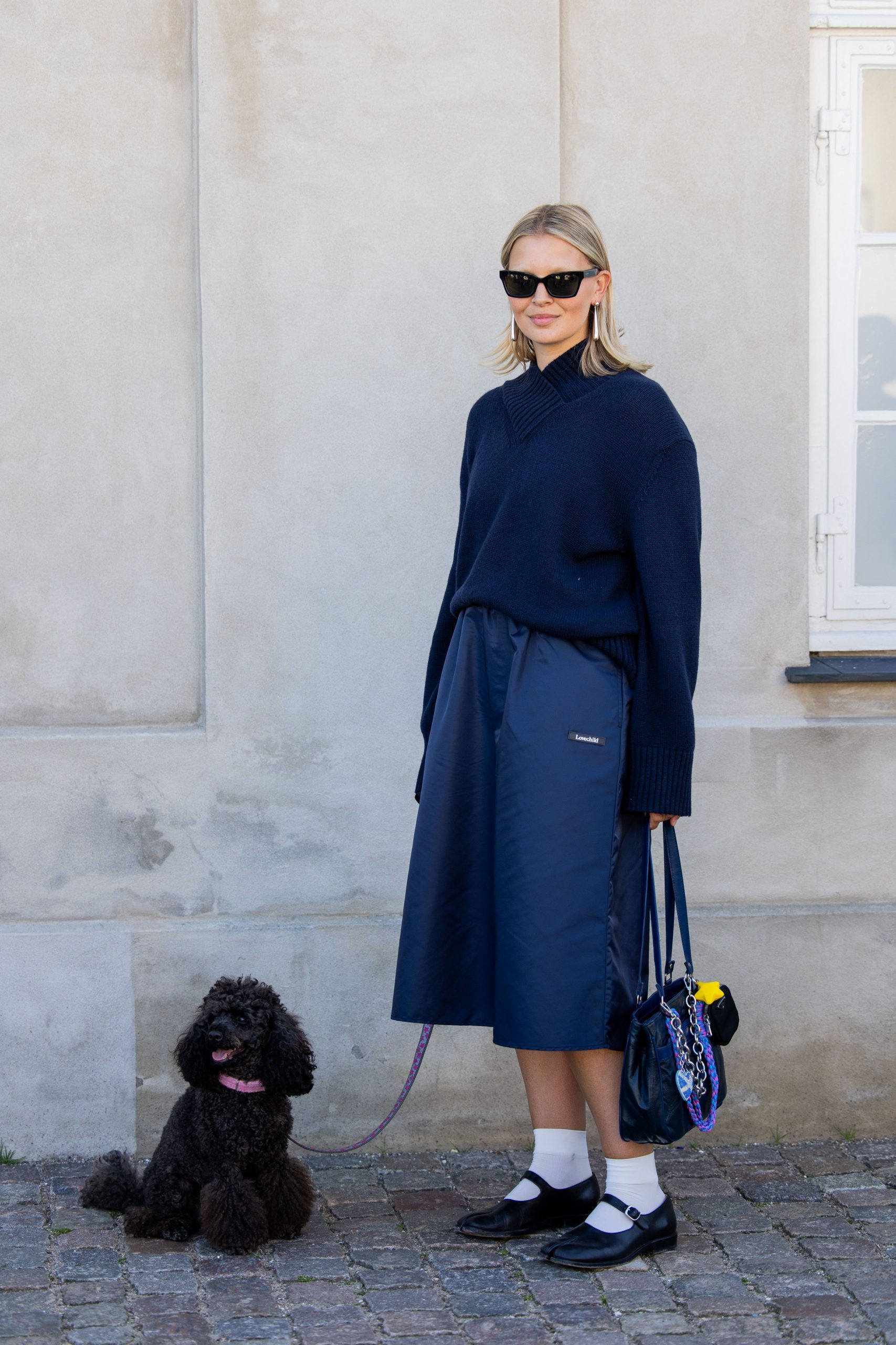 Preppy Cool: Black Mary Janes with Navy Sweater and Midi Skirt Preppy Cool: Black Mary Janes with Navy Sweater and Midi Skirt — Mary Jane Outfits