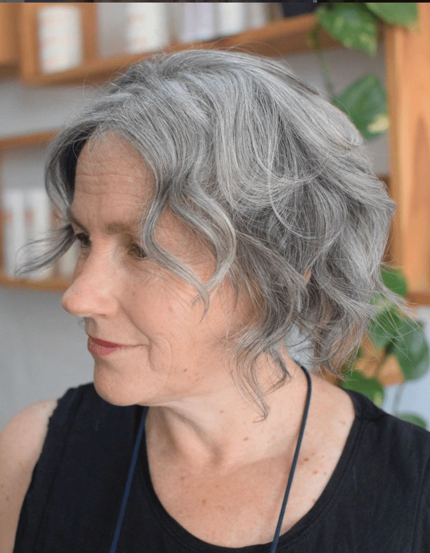 Collarbone Waves With Subtle Layers — Haircuts for Wavy Hair