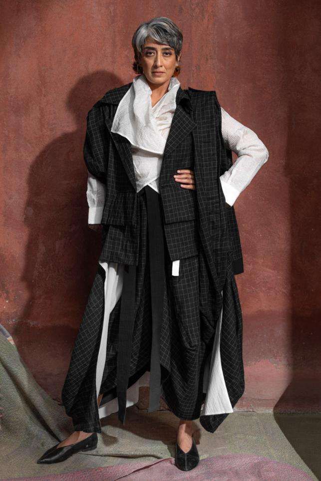 Plaid Outerwear: Grey Plaid Vest and Long Coat Plaid Outerwear: Grey Plaid Vest and Long Coat — Chola Outfits