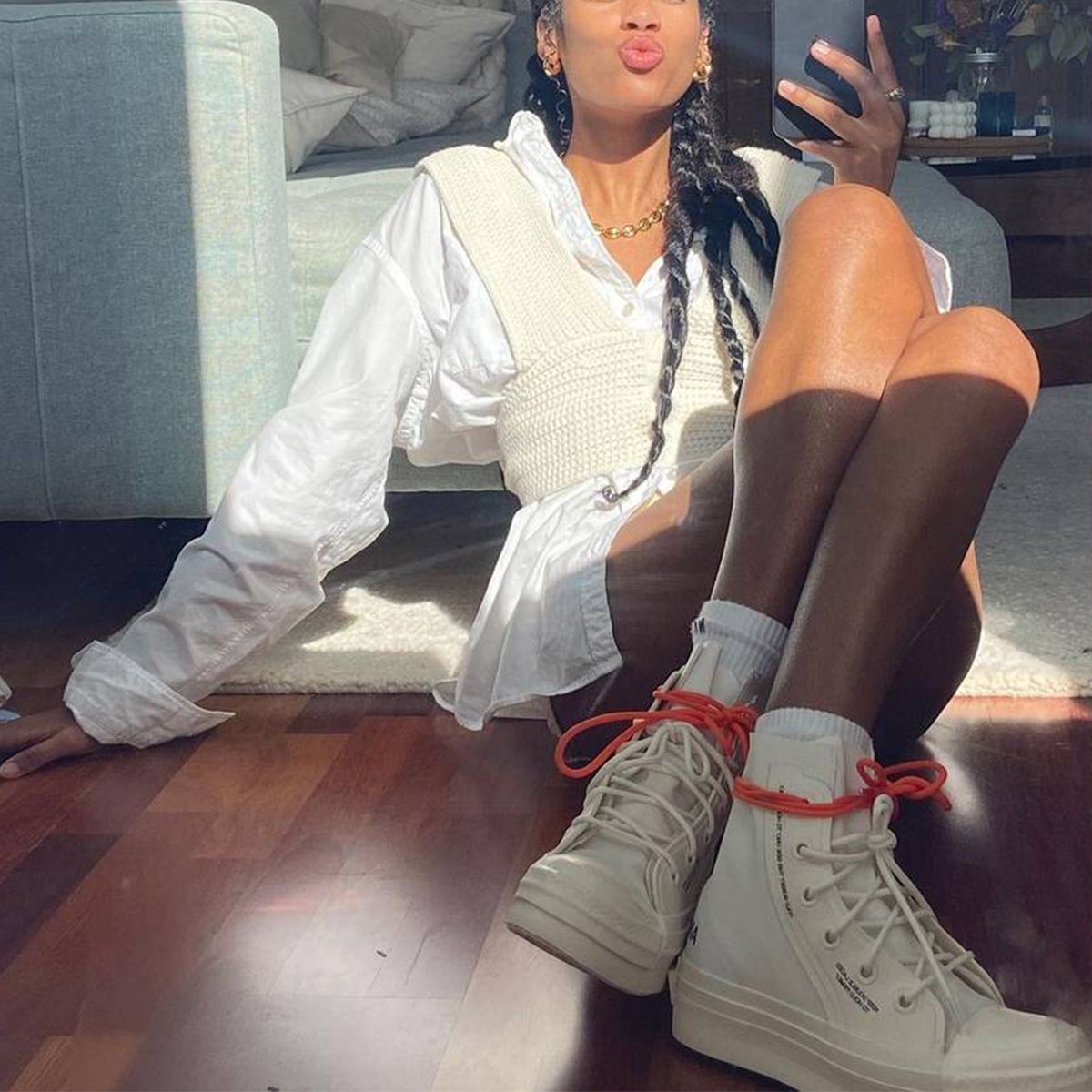 Oversized Shirt and Knit Vest with High-Top Platforms Oversized Shirt and Knit Vest with High-Top Platforms — Platform Sneakers Outfits