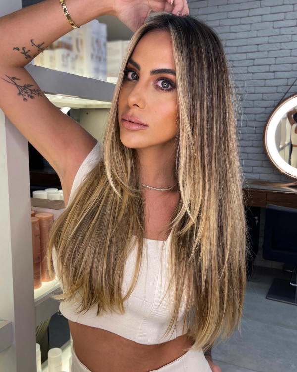 Blonde With Dark Roots Visual Idea Blonde With Dark Roots Visual Idea — Blonde Hair with Dark Roots