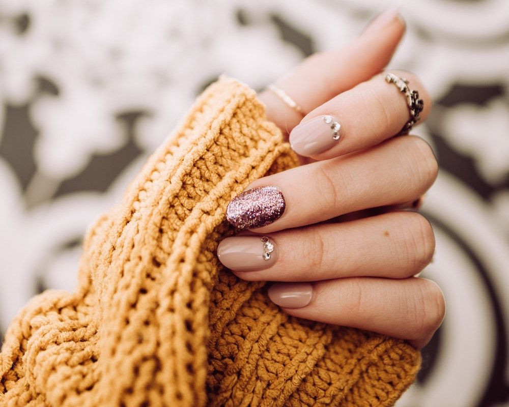 Glossy Glitter Visual Idea Glossy Glitter Visual Idea — Shellac Nails
