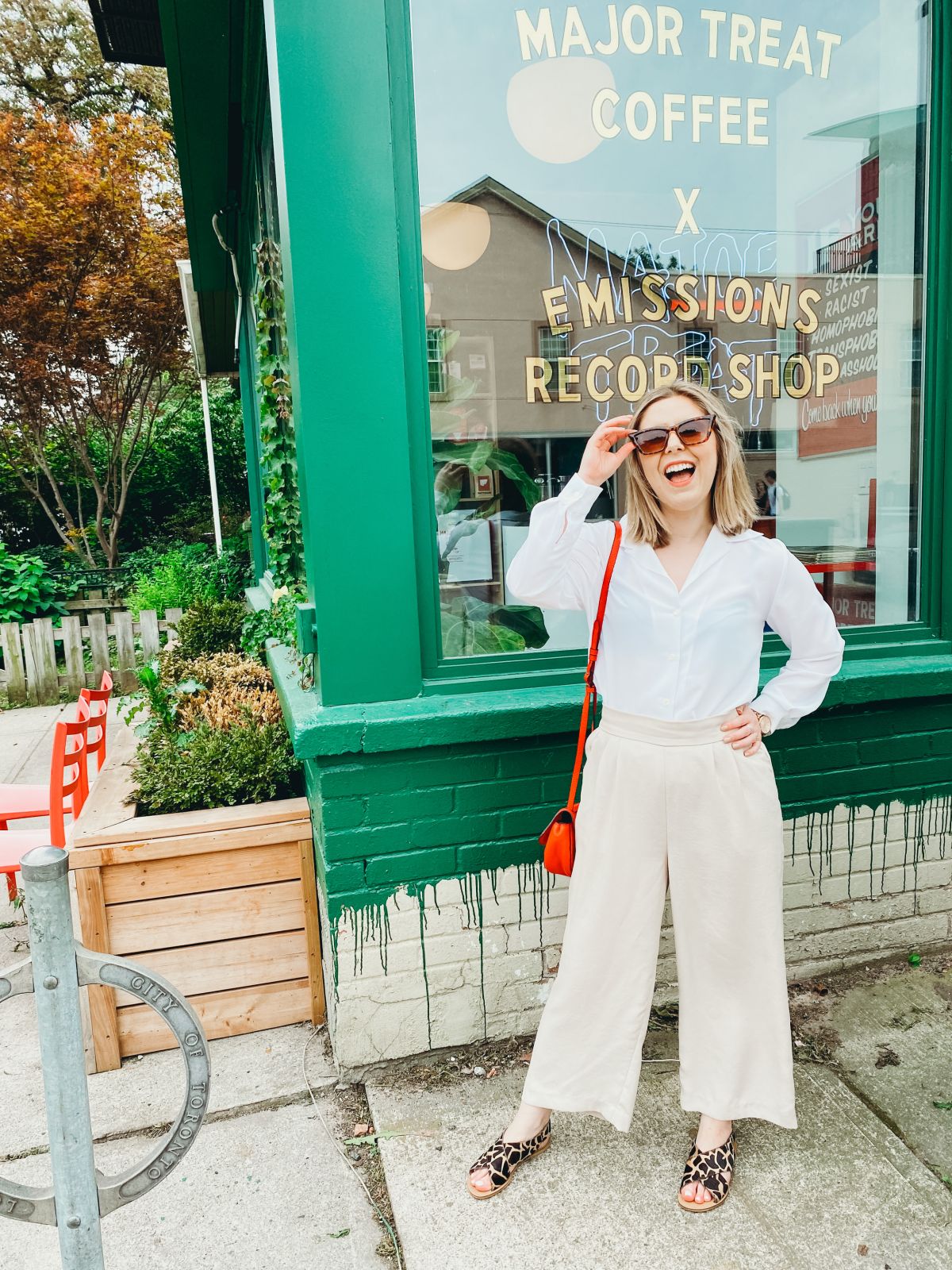 Wide-Leg Beige Trousers with Leopard Print Sandals Wide-Leg Beige Trousers with Leopard Print Sandals — Toronto Outfits