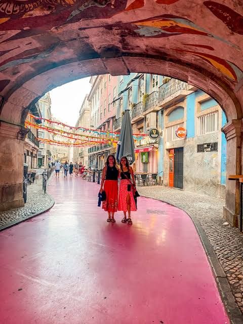 Red Patterned A-Line Skirt with Sleeveless Top — Lisbon Outfits
