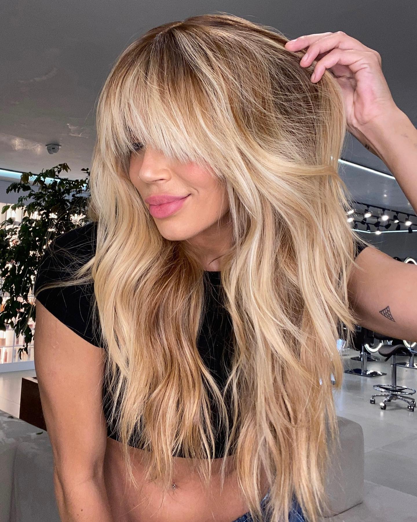 Not Visible Casual Contrast: Black Tee with Blonde Layered Hair and Bangs — Bangs with Layers