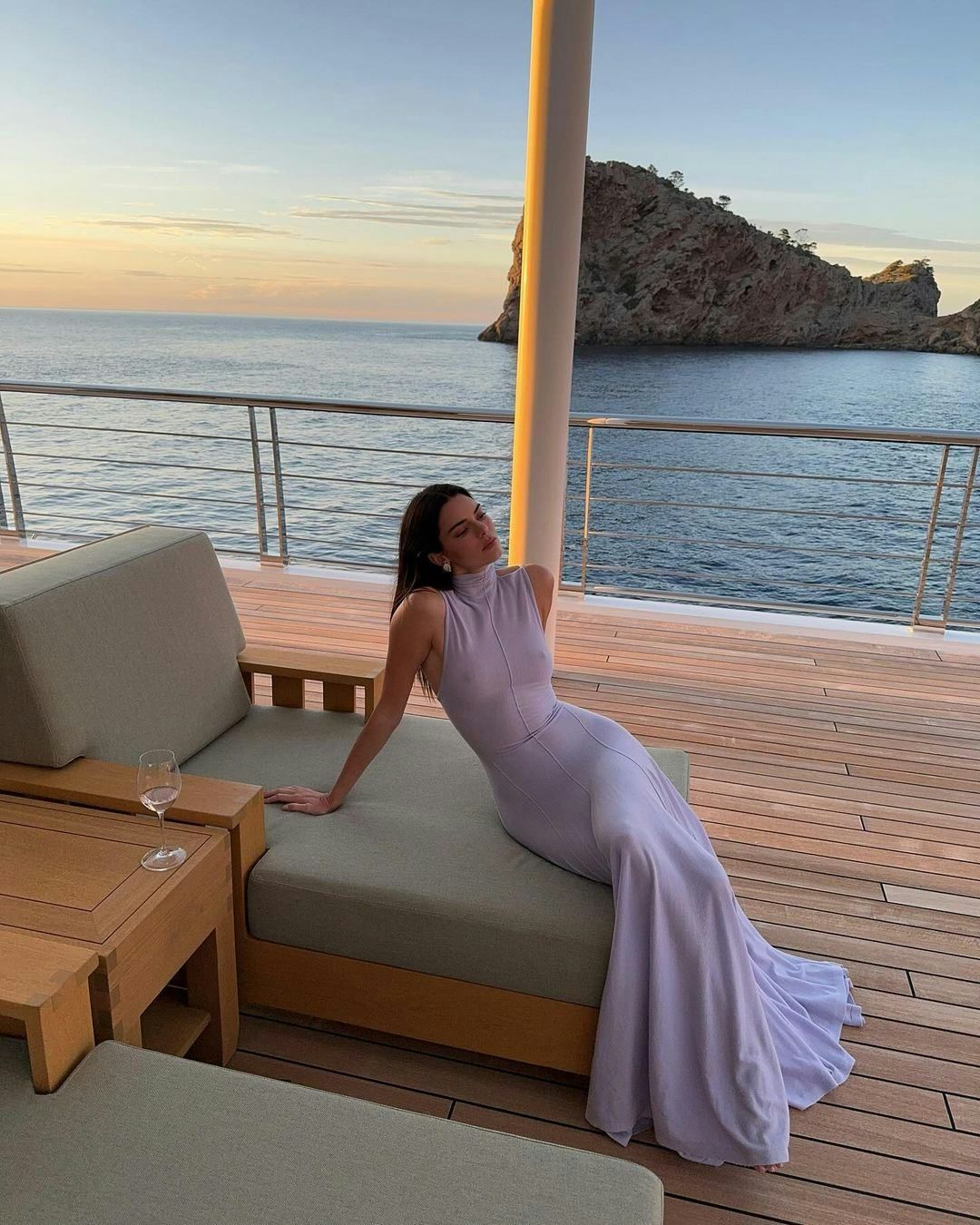 Lilac Sleeveless Maxi Dress for a Luxurious Yacht Party Lilac Sleeveless Maxi Dress for a Luxurious Yacht Party — Boat Outfits