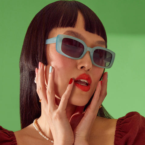 Oversized Rectangular Sunglasses With Pearl Necklace Oversized Rectangular Sunglasses With Pearl Necklace — Sunglasses for Square Face